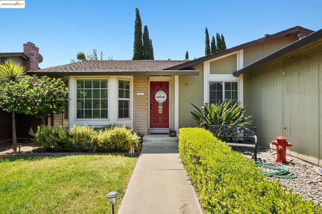 53 Zinfandel Ct, Oakley CA: https://media.crmls.org/mediaz/9eed6b81-c0a5-4489-9f57-c518b2db2ebc.jpg