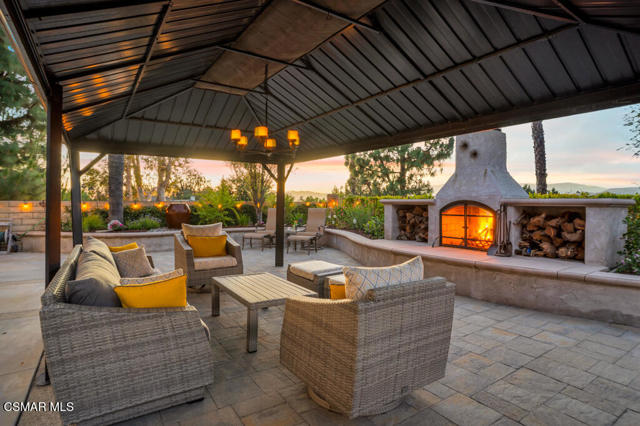 13101 Thomasville Court, Moorpark CA: https://media.crmls.org/mediaz/9eed7dbc-9089-4e65-ad36-8eb4d2663672.jpg