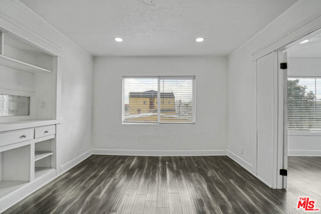 120 N Avenue 25, Los Angeles CA: https://media.crmls.org/mediaz/9eedb060-7645-4978-bf5c-6d2b5f97a05f.jpg