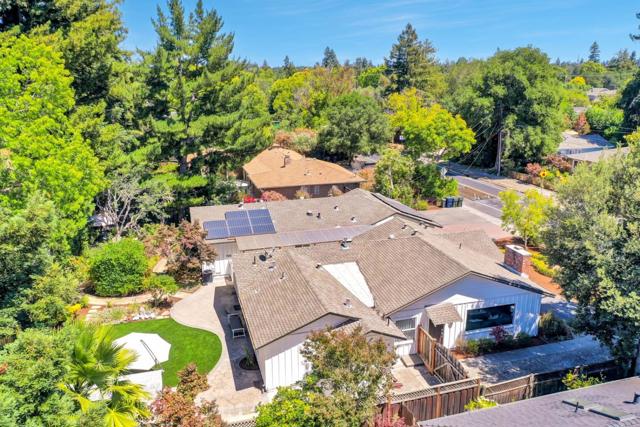 667 Cuesta Drive, Los Altos CA: https://media.crmls.org/mediaz/9eee12c7-e3ac-4527-9b38-d8b417ceb0eb.jpg