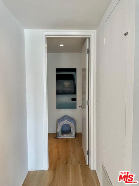 9033 VISTA GRANDE Street, West Hollywood CA: https://media.crmls.org/mediaz/9eee6d26-b651-437a-903f-e6882e5179ae.jpg