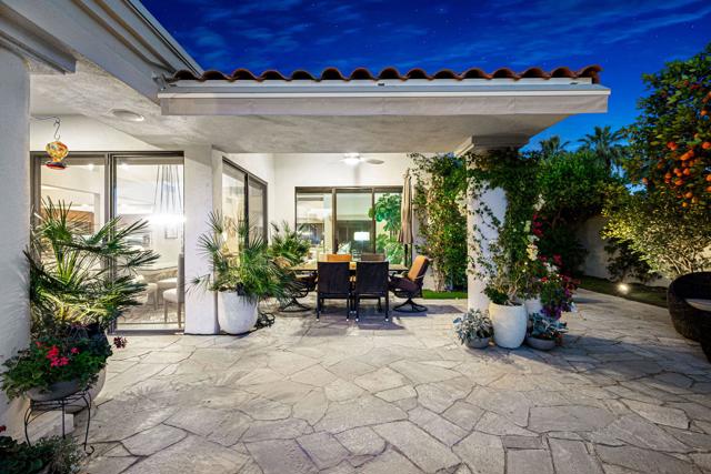 55197 Southern, La Quinta CA: https://media.crmls.org/mediaz/9eee8877-794b-483c-bc1c-300e4a2f4d1a.jpg