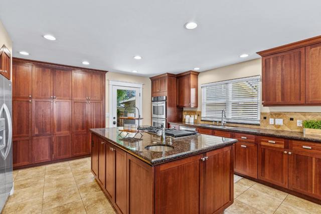 720 Gilroy Drive, Capitola CA: https://media.crmls.org/mediaz/9eeecebd-32bb-43d7-b19e-0ba53803bdea.jpg