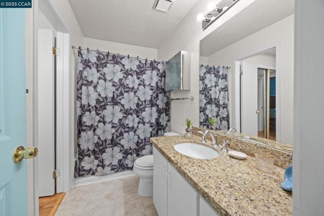 535 Pierce St, Albany CA: https://media.crmls.org/mediaz/9eef36f9-72ae-4ac8-9609-a31a68ed0f31.jpg