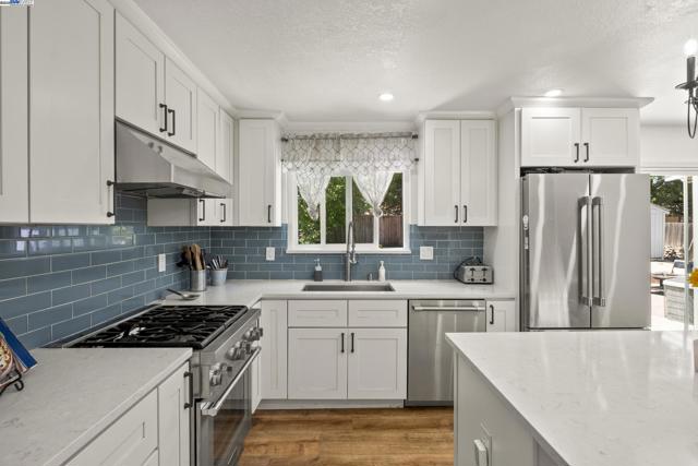 963 Getoun Dr, Concord CA: https://media.crmls.org/mediaz/9eef46e8-781f-4bb6-8b7a-6e46b12e801c.jpg