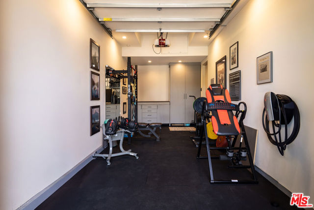 366 Huntley Drive, West Hollywood CA: https://media.crmls.org/mediaz/9ef01b06-74a0-4db3-af1e-3125ee1b8faf.jpg