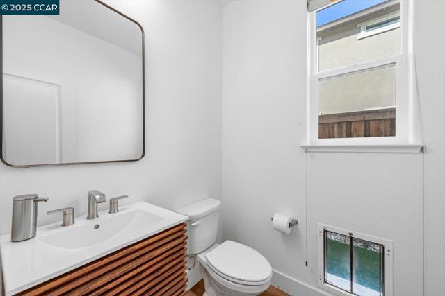 205 Goose Creek Ave, Brentwood CA: https://media.crmls.org/mediaz/9ef08a6b-c518-4d58-a706-03ca6fcda73c.jpg