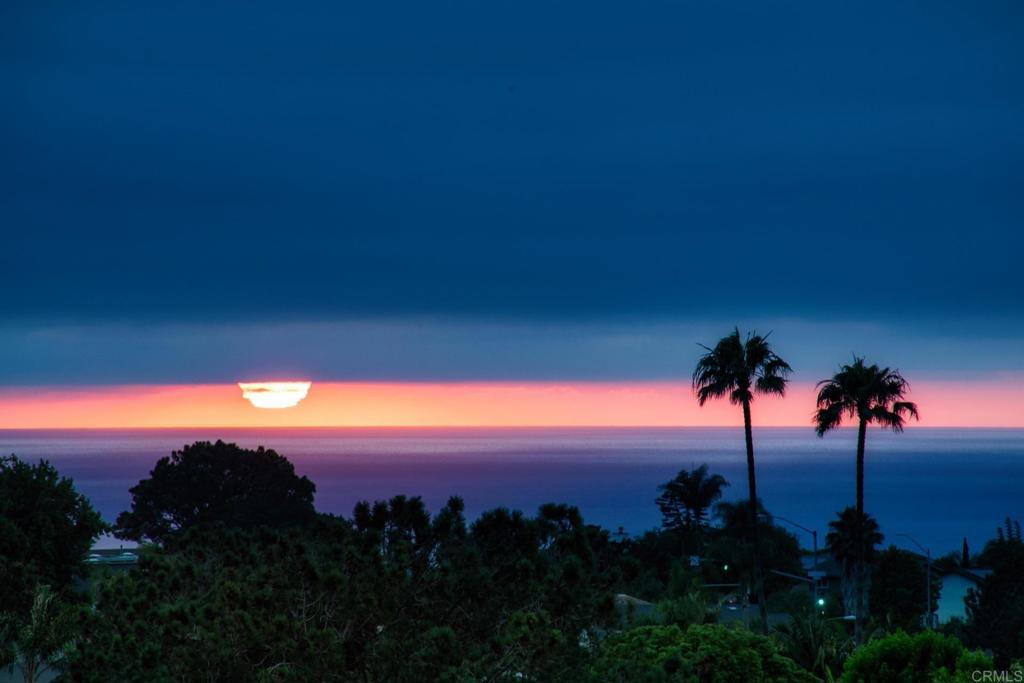 https://media.crmls.org/mediaz/9ef18f5c-0ddf-44b4-9f64-1bdb82af1a9f.jpg?preset=X-Large