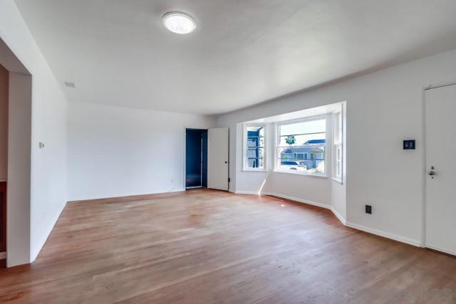 3518 Isla Vista Dr, San Diego CA: https://media.crmls.org/mediaz/9ef20416-8a3f-4435-8b36-9a447c77f992.jpg