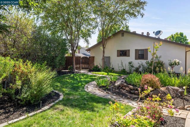 728 San Bruno Ct, Concord CA: https://media.crmls.org/mediaz/9ef220d2-b51f-410a-a84f-c504d9640390.jpg