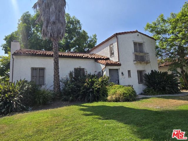 143 S Highland Avenue, Los Angeles CA: https://media.crmls.org/mediaz/9ef236b2-0fa5-4c56-8d67-0dafe0860221.jpg