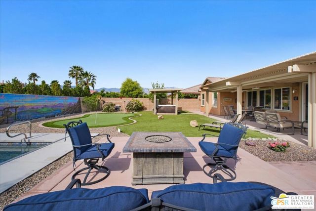 74121 Kingston Court, Palm Desert CA: https://media.crmls.org/mediaz/9ef26904-48fe-4168-859b-3d963798de4c.jpg