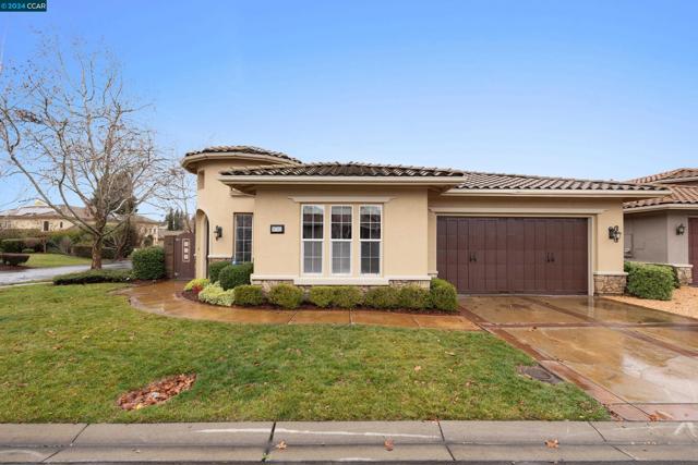 8702 Pasatiempo Circle, Roseville CA: https://media.crmls.org/mediaz/9ef295b7-ea87-42d5-8911-1afb4efdd57a.jpg