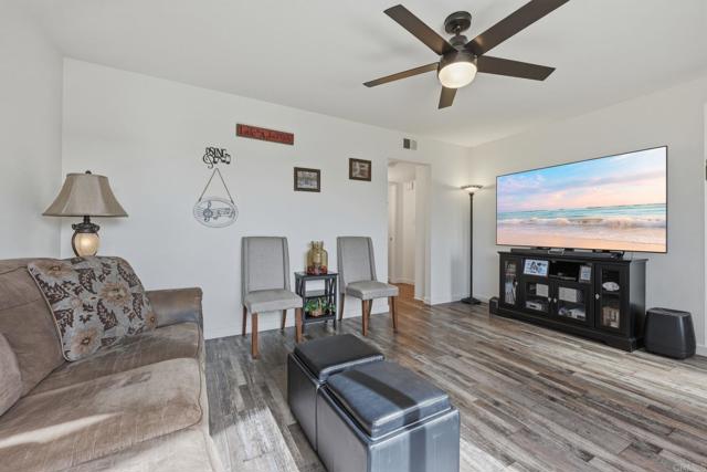 Detail Gallery Image 9 of 39 For 3176 Isabella Dr, Oceanside,  CA 92056 - 2 Beds | 2 Baths