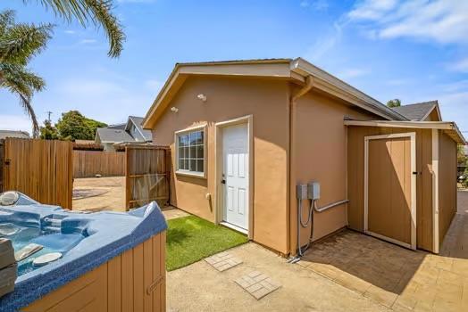 425 Alcalde Avenue, Monterey CA: https://media.crmls.org/mediaz/9ef34bde-2549-4a5a-8d40-af67684742da.jpg