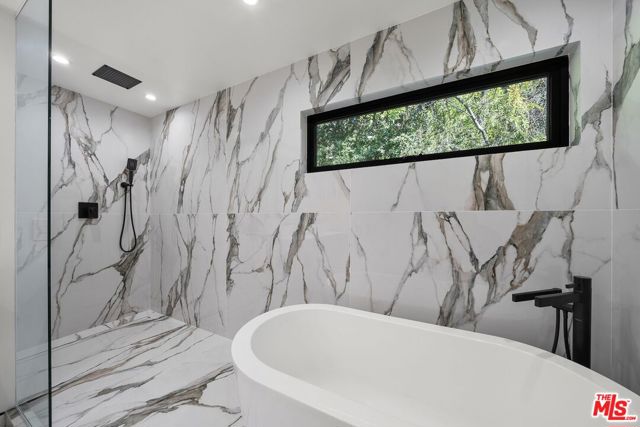 3290 N Knoll Drive, Los Angeles CA: https://media.crmls.org/mediaz/9ef35e53-5901-49c1-828e-a99eccb7beee.jpg