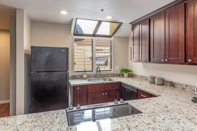 2409 Park Boulevard, Palo Alto CA: https://media.crmls.org/mediaz/9ef3b772-3326-4eb3-b243-b041c67bebd3.jpg