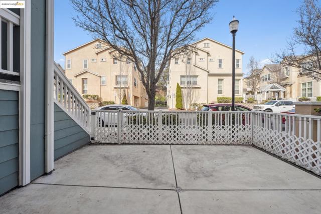 711 Summer Ln, Richmond CA: https://media.crmls.org/mediaz/9ef40021-a097-46f2-820a-2f2fec1e285b.jpg