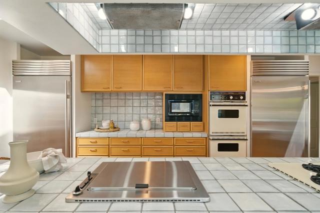 263 W Oakwood Boulevard, Redwood City CA: https://media.crmls.org/mediaz/9ef418a8-7045-4199-910c-02e0f2798589.jpg