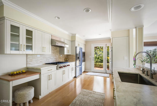 5109 Redwillow Lane, La Canada Flintridge CA: https://media.crmls.org/mediaz/9ef4bf19-55df-4678-b249-1af2a7905526.jpg
