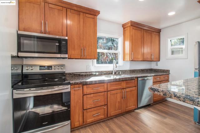 515 W 9Th St, Antioch CA: https://media.crmls.org/mediaz/9ef4cdd4-82a5-46c2-902a-71b4809cb6cf.jpg