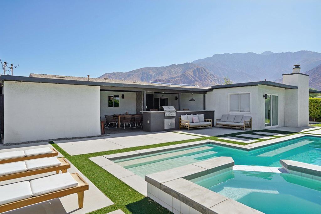386 W Rosa Parks Road
