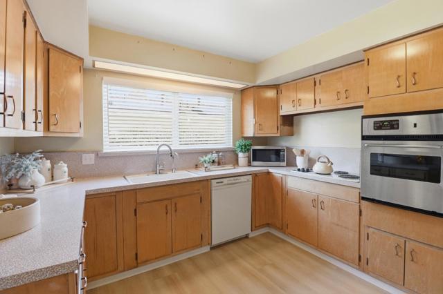 1001 Maywood Drive, Belmont CA: https://media.crmls.org/mediaz/9ef5154a-5d08-4a5f-a7a6-474d49866fb1.jpg