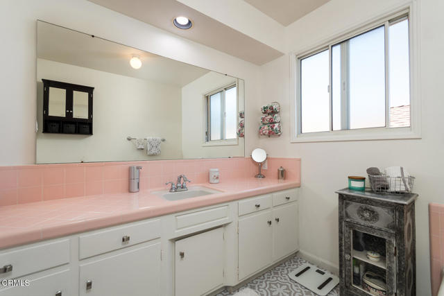 4841 Hill Street, La Canada Flintridge CA: https://media.crmls.org/mediaz/9ef52668-f43c-4a36-abca-1d64996e345c.jpg
