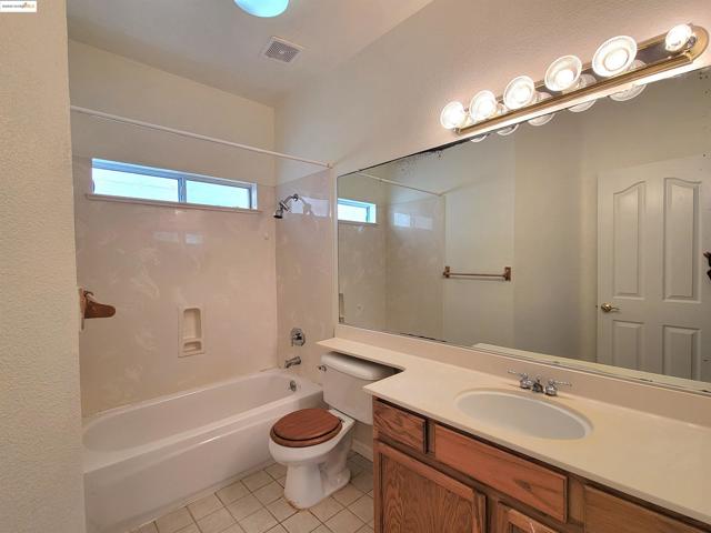386 Bay Ridge Drive, Daly City CA: https://media.crmls.org/mediaz/9ef5430b-ea60-45b7-a851-65d9e25978bf.jpg