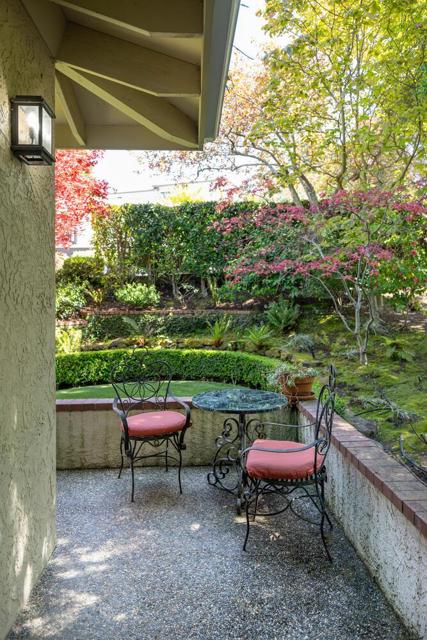 1162 Barroilhet Drive, Hillsborough CA: https://media.crmls.org/mediaz/9ef557f0-1b56-4d57-8b00-a732131c68fb.jpg