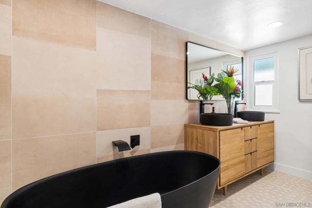 252 E Ocotillo Ave., Palm Springs CA: https://media.crmls.org/mediaz/9ef57a28-1a3d-467e-bdc3-a99add8168f3.jpg