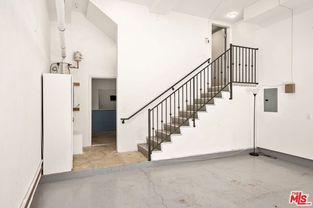 5241 Colodny Drive, Agoura Hills CA: https://media.crmls.org/mediaz/9ef659d4-351e-45f1-9121-acd6687fdd70.jpg