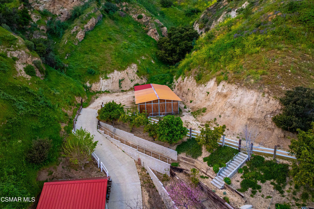 https://media.crmls.org/mediaz/9ef6704a-1e18-45d3-a8c5-77ae09e0dc3b.jpg?preset=X-Large