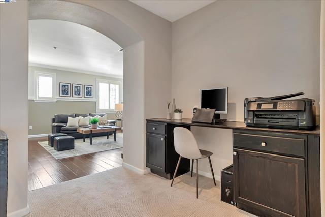 1517 Rampart Way, Brentwood CA: https://media.crmls.org/mediaz/9ef67d12-515c-4a0e-9b93-9f8c5ae7d33e.jpg