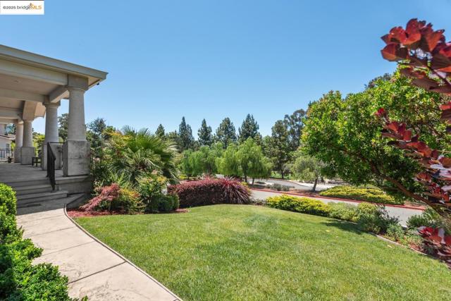 3244 Ridgeview PL, Hayward CA: https://media.crmls.org/mediaz/9ef702e0-909c-4697-bf0e-41b135c3a224.jpg
