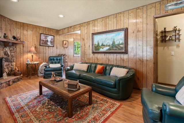 1101 W Country Club Boulevard, Big Bear CA: https://media.crmls.org/mediaz/9ef71ff1-340a-49dd-ae7e-e7ce36abdbb6.jpg