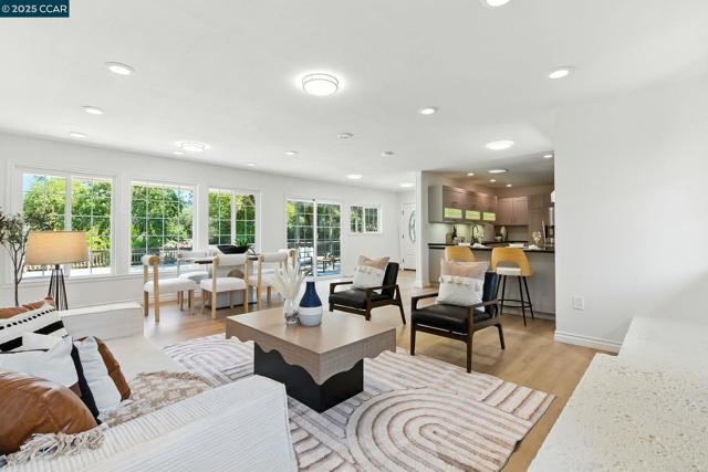122 Stein Way, Orinda CA: https://media.crmls.org/mediaz/9ef72140-d3ea-4d89-a547-2d3c78f9d33d.jpg