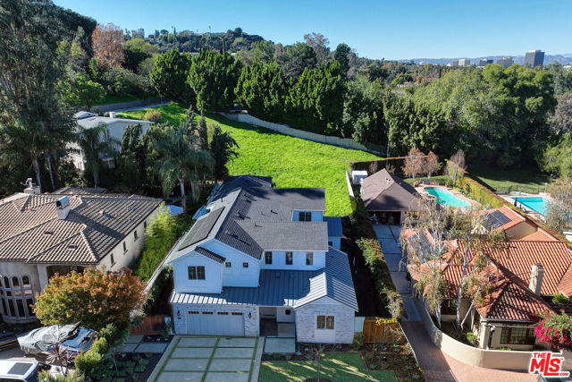 4241 Woodcliff Road, Sherman Oaks CA: https://media.crmls.org/mediaz/9ef74482-d323-4a47-aff4-599862e0a1e6.jpg