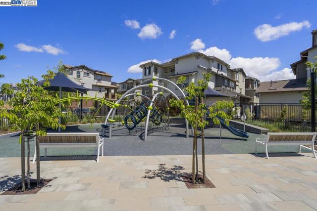 8918 Rudder Way, Newark CA: https://media.crmls.org/mediaz/9ef74de6-0d5f-4c7e-87e5-1933b6b1f21f.jpg
