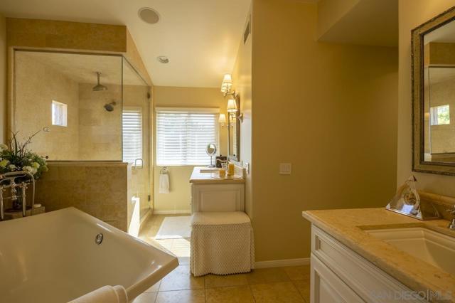 3245 Brookside Ln, Encinitas CA: https://media.crmls.org/mediaz/9ef779b9-a447-4e34-bee7-bec4291b0d4a.jpg