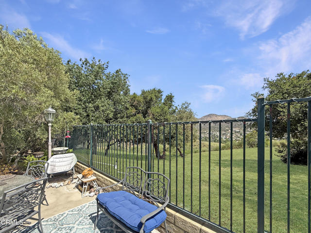 4353 Camino De Las Estrellas, Newbury Park CA: https://media.crmls.org/mediaz/9ef7a03f-bb32-4066-a69e-09371229a720.jpg