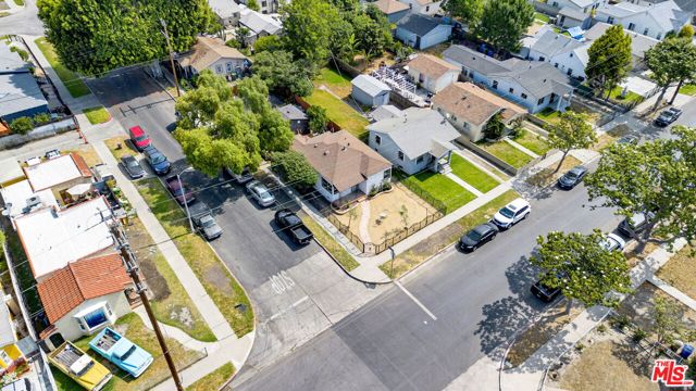 201 E 91st Street, Los Angeles CA: https://media.crmls.org/mediaz/9ef7ac6f-b95c-4275-8599-eb429ee5dbdb.jpg