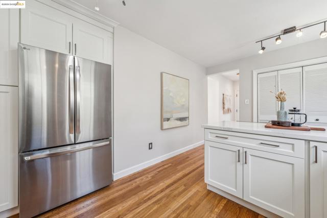 803 Evelyn Ave, Albany CA: https://media.crmls.org/mediaz/9ef7e016-704f-472a-93ac-ec9c7a908581.jpg