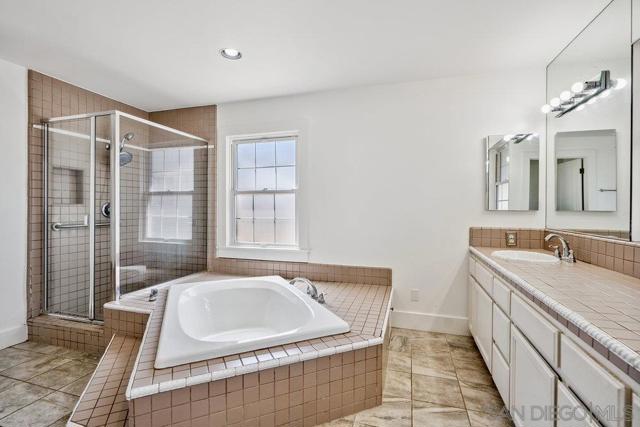 1312 3Rd St, Coronado CA: https://media.crmls.org/mediaz/9ef8012c-cb22-4608-904e-7f6597751ad7.jpg