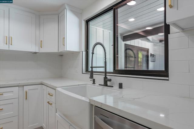 1821 S Main St, Walnut Creek CA: https://media.crmls.org/mediaz/9ef83c82-2295-4e30-bd30-642188cb4b20.jpg