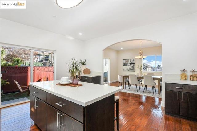 1738 18th Ave, Oakland CA: https://media.crmls.org/mediaz/9ef8cb78-3d94-429e-9a3c-13108a2c39d4.jpg