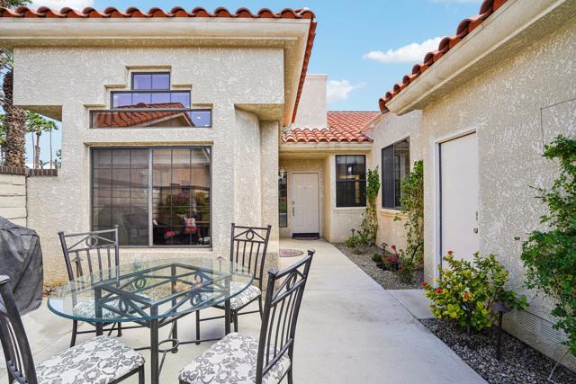 110 Celano Circle, Palm Desert CA: https://media.crmls.org/mediaz/9ef8dcfe-0140-4ef6-9888-1fa56aaf0e85.jpg