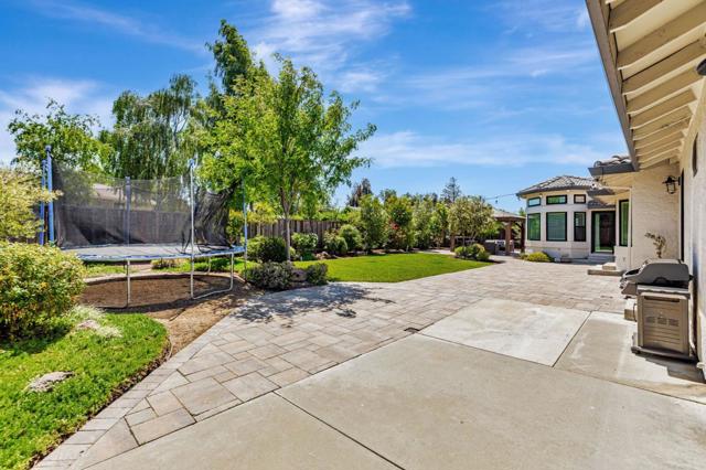 640 S Ridgemark Drive, Hollister CA: https://media.crmls.org/mediaz/9ef94781-4614-4818-a392-54664ae6f41b.jpg