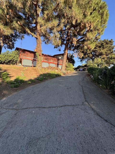 Detail Gallery Image 2 of 15 For 2430 Sunflower Ter, Vista,  CA 92083 - 3 Beds | 2 Baths