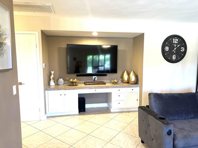 Image 9 of 29 For 76961 Sheffield Court